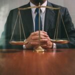 كيف نختار محامي الإصابات الشخصية؟ معايير وأسئلة وإشارات تحذير